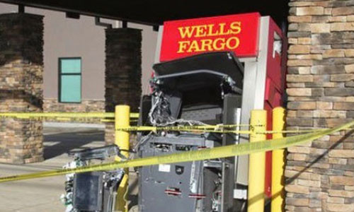 Hiện trường vụ người đàn ông đấm cây ATM ở Mỹ.