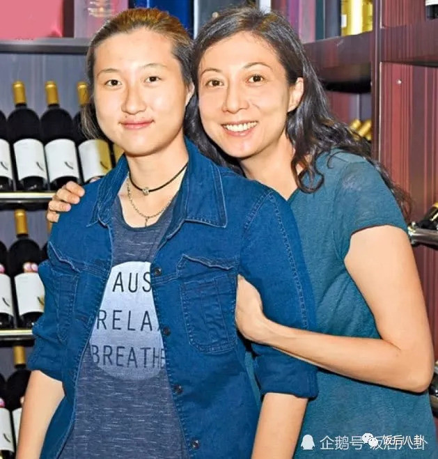 Mẹ con Ngô Ỷ Lợi- Ngô Trác Lâm thời còn hòa thuận.