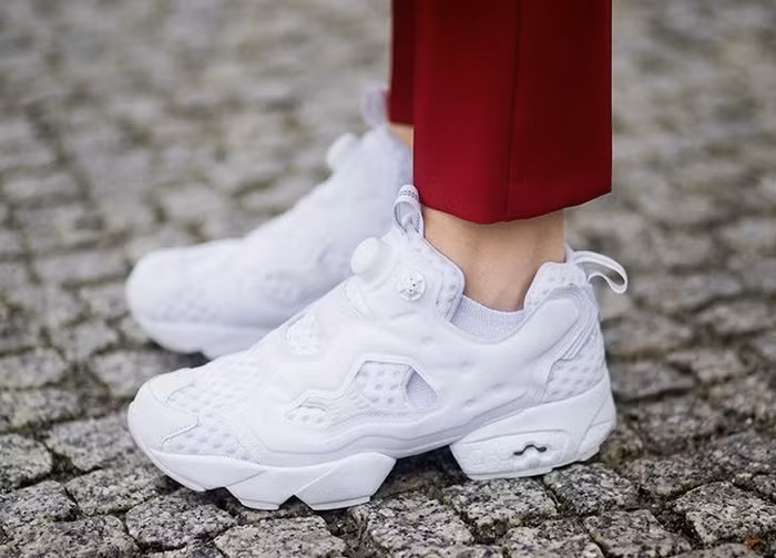 Bạch Dương (21/3 – 19/4): Giày tennis tối giản Bạch Dương có tính cách năng động, nhiệt tình. Cô nàng này rất hợp với giày tennis tối giản.