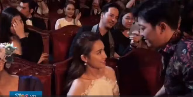 Bắt nguồn từ thái độ lạ của Nhan Phúc Vinh khi Trường Giang cầu hôn Nhã Phương.