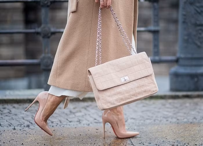 Kim Ngưu (20/4 – 20/5): Giày cao gót màu nude Cô nàng Kim Ngưu yêu thích sự lịch sự, chỉn chu. Vì thế, giày cao gót màu nude là sự lựa chọn hoàn hảo dành cho bạn.