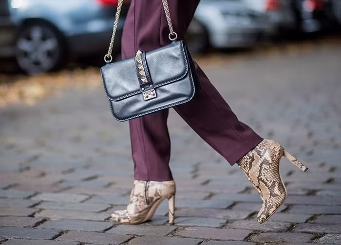 Thần Nông (23/10 – 21/11): Giày da rắn Phong cách gợi cảm, quyến rũ luôn được Thần Nông yêu thích. Đôi giày da rắn sẽ giúp bạn nổi bật ngay lập tức.