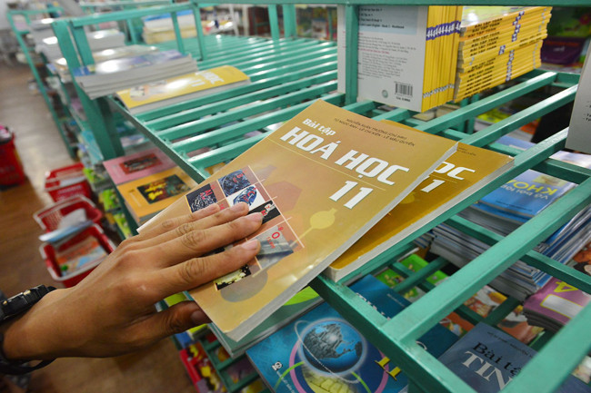 Tuy nhiên, tại một số thành phố lớn, trong đó có Hà Nội lại xảy ra hiện tượng thiếu sách trầm trọng.