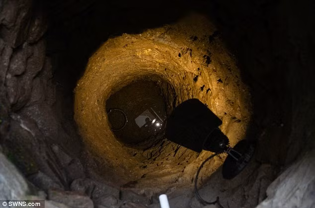 Nguoi dan ong suot 6 nam dao tim kho bau trong nha minh-Hinh-2