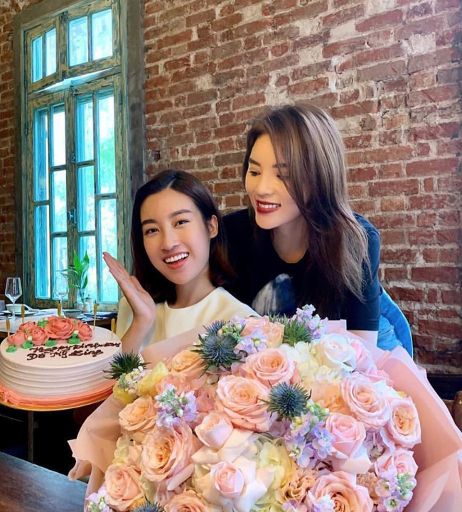 Mai Phuong Thuy chiu choi tang han dong ho bac ti cho Do My Linh