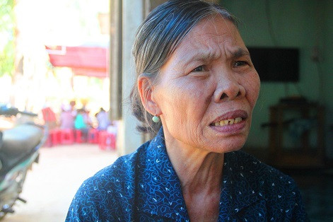 Mẹ anh Thôi đau như cắt vì mất con.