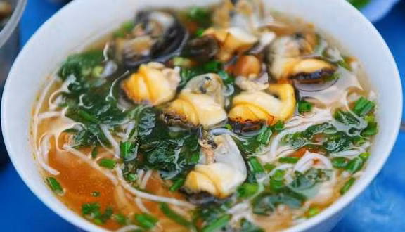 Ghe tham nhung hang bun oc lau nam, ngon nuc tieng o Ha Noi