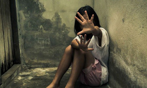 Người đàn ông lợi dụng lúc cả nhà đang ngủ để ra tay hành động.