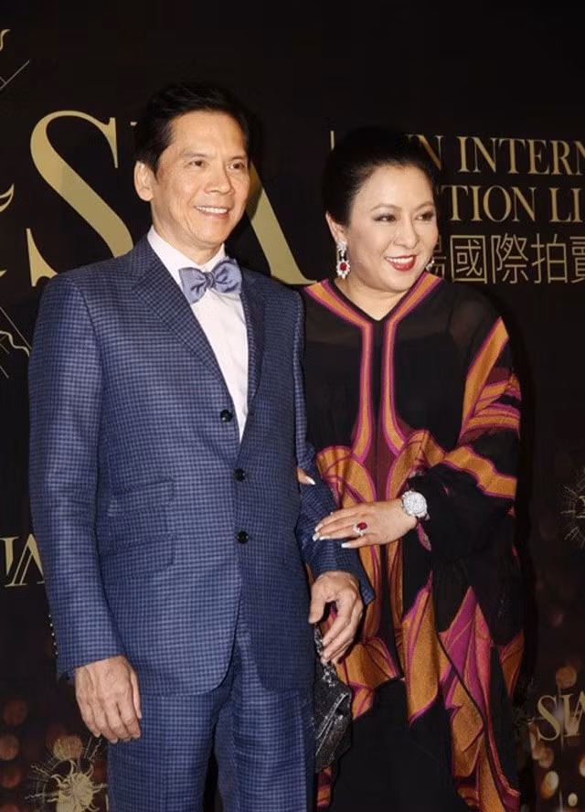 Vợ chồng Hướng Hoa Cường - Trần Lam cho đến nay vẫn là cặp đôi quyền lực bậc nhất làng giải trí Hong Kong.