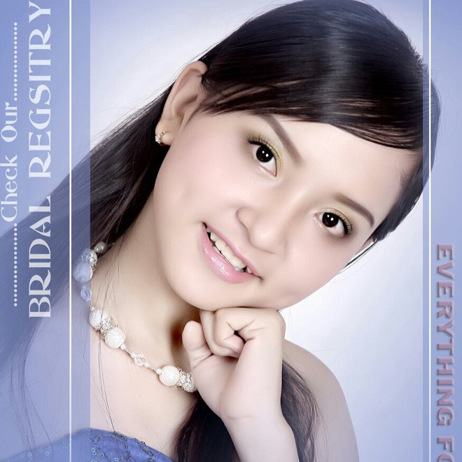 Theo đó, Thanh Trang sở hữu gương mặt trái xoan nữ tính, đôi mặt to đen láy và nụ cười má lúm đồng tiền dễ thương.