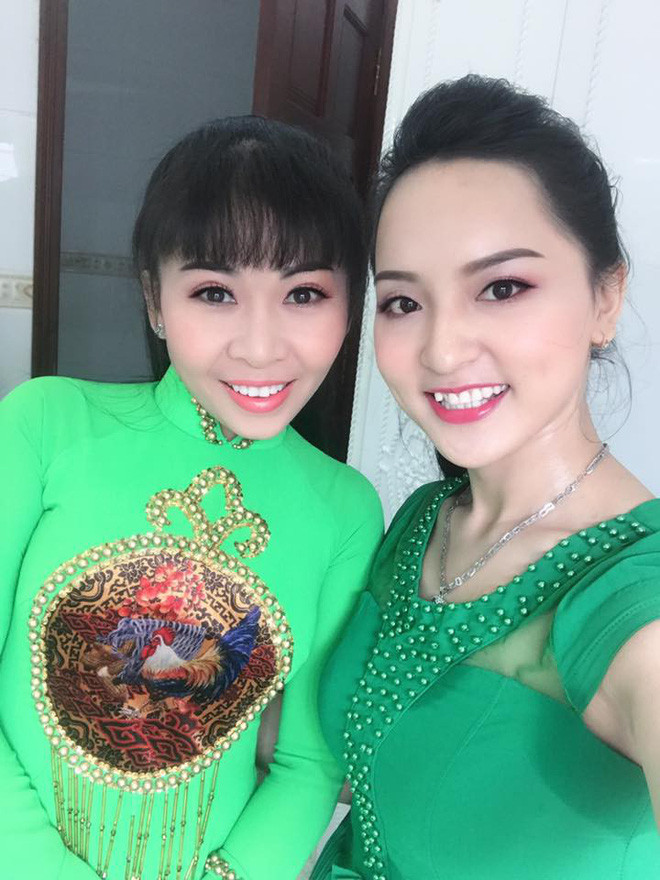 Cùng với vóc dáng thon thả và mái tóc đen dài truyền thống, Thanh Trang đã chiếm được cảm tình của đông đảo bạn bè và người thân của Trọng Nghĩa.