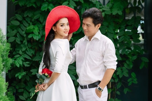 Đời thường, Thanh Trang chỉ ăn mặc giản dị, trang điểm nhẹ nhàng nhưng vẫn khiến nhiều người phải trầm trồ vì xinh đẹp. Trước khi tiến đến hôn nhân, Thanh Trang và Trọng Nghĩa đã có thời gian 5 năm tìm hiểu và yêu nhau.