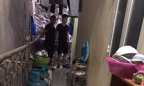 Nhiều người bàng hoàng khi phát hiện sự việc.