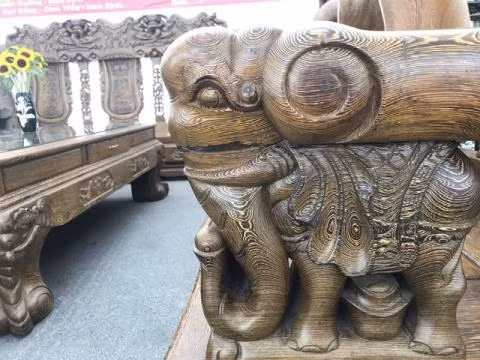 Bo ban ghe go mun 3,2 ty: Sao dat the?-Hinh-2