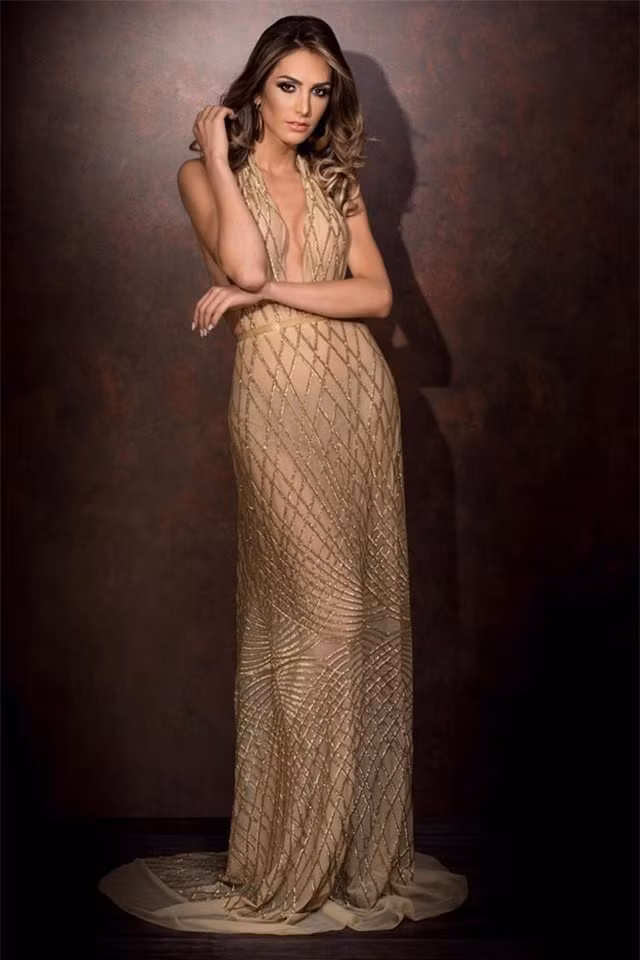 Từng tham gia nhiều chương trình thời trang, catwalk, chụp ảnh,... chính là lợi thế của Izabele Coimbra tại cuộc thi này.