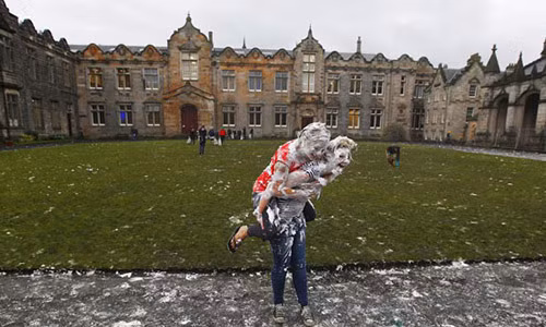 Ai nu ty phu thue ca ta 