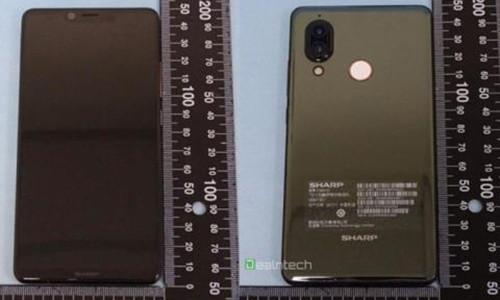 Mẫu điện thoại Aquos S3 được ví như anh em "song sinh" với chiếc iPhone X .