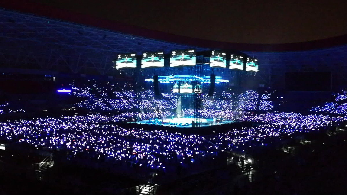 Liveshow hoành tráng với hơn 30 ngàn khán giả của Trương Học Hữu.