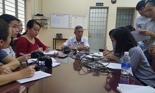 Thầy Lê Trung Tín cho biết nhà trường sẽ đặc biệt quan tâm đến những học sinh có thể chất và tinh thần yếu.