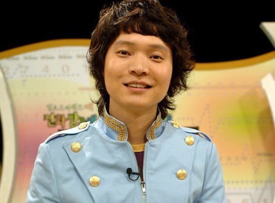Shin Jung Hwan là nam ca sĩ khá nổi tiếng ở Hàn Quốc.