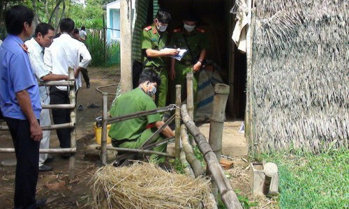 Điều tra vụ cụ bà U80 chết trong nhà, thi thể có nhiều vết thương Dieu tra vu cu ba U80 chet trong nha, thi the co nhieu vet thuong