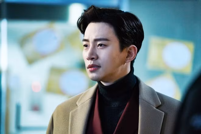 Than tuong Kpop nem vong tay tri gia 35.000 USD tang fan-Hinh-2