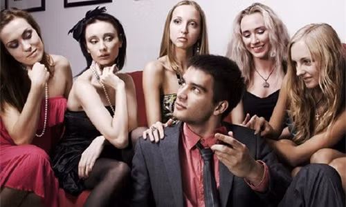 Chồng tôi vốn tính trăng hoa. (Ảnh minh họa)