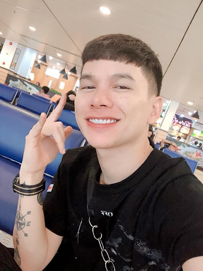 Hoang Ton bi bat gap vo tu om hon 