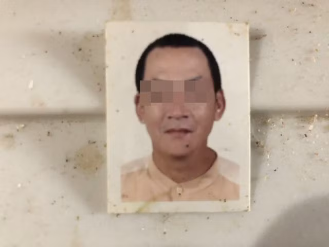 Hai nguoi phu nu bao quan xac chong trong nha vi ly do bat ngo