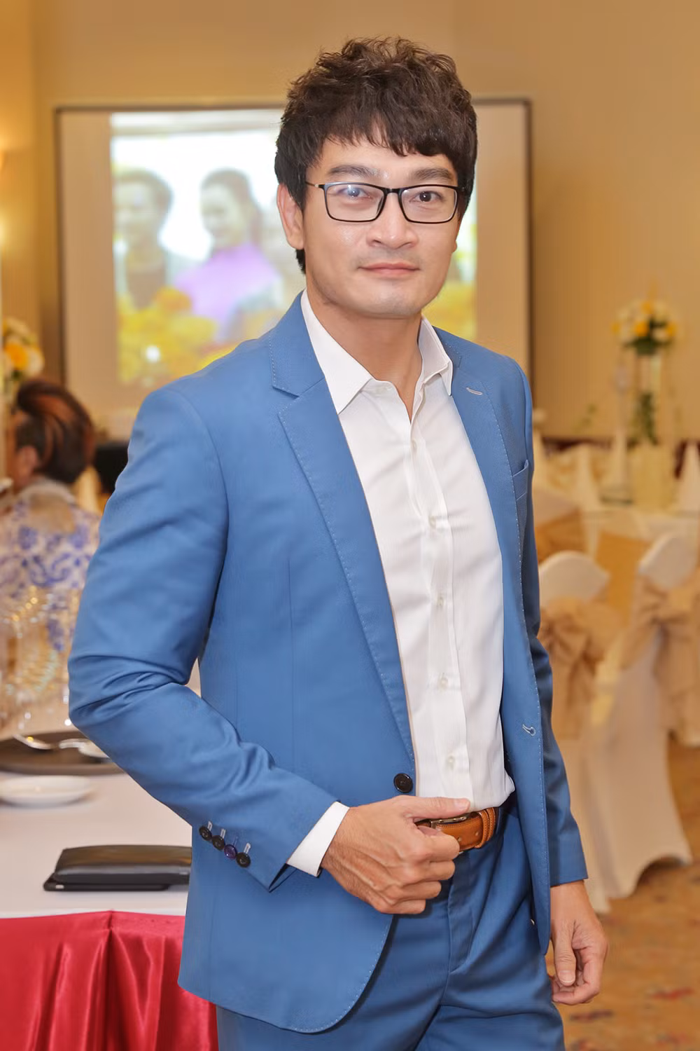 Diễn viên Trương Minh Quốc Thái chúc "thằng bạn thân trăm năm hạnh phúc" và nhớ "tạo điều kiện công ăn việc làm cho anh em diễn viên".