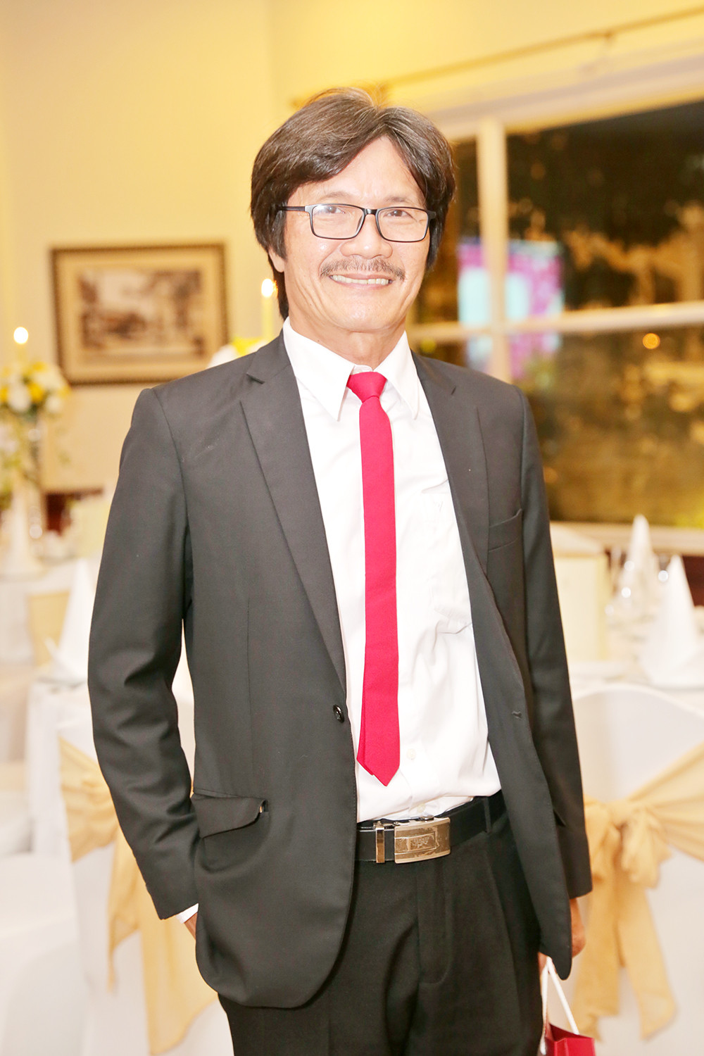 NSƯT Công Ninh cũng đến chúc mừng học trò. Anh không đưa vợ con theo cùng.