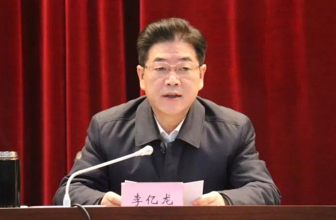 Lộ diện bí thư thành ủy “sống như hoàng đế”.