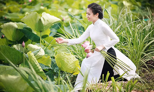 Phụ nữ khuôn mặt luôn mỉm cười, khóe miệng như đóa hoa sen, chắc chắn là tụ tài, tài vận sẽ theo về như nước.