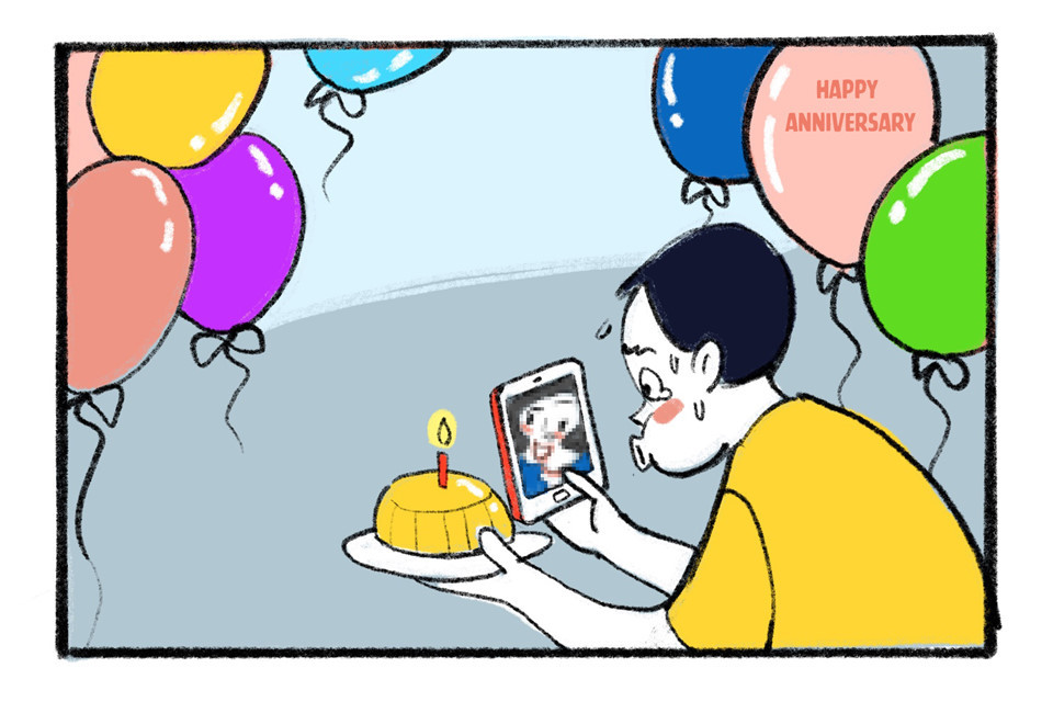 Yêu xa thời nay không còn khó khi các ứng dụng gọi điện, nhắn tin ngày một phổ biến. Lỡ nàng có đi công tác đúng ngày kỷ niệm, bạn vẫn có thể tổ chức tiệc online và gọi video để cùng nàng vun đắp tình cảm. Ngoài trang hoàng phòng ốc theo gout nàng thích, đừng quên đăng ký gói 3G/4G tốc độ cao, dung lượng lớn nếu không muốn rơi vào cảnh đang vui thì... đứt gánh.