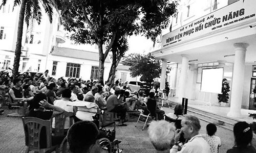 Bệnh viện Phục hồi chức năng Nghệ An có chương trình giải trí mỗi chiều cho bệnh nhân.