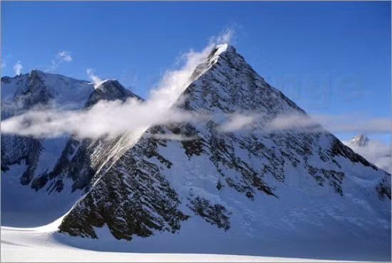 Kim tự tháp ở Nam Cực.