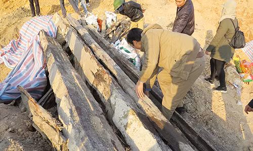 Các di vật đã được xuất lộ cho phép suy đoán chủ nhân của mộ táng này phải thuộc tầng lớp cao trong xã hội thời Trần.