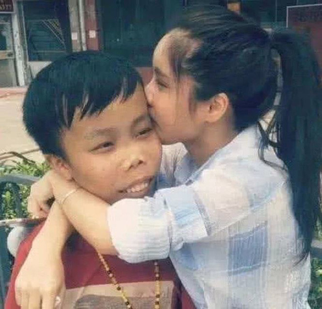 Hiện tại, sau 3 năm gây náo loạn mạng xã hội, Trần Sơn đã chuyển về một làng quê sinh sống. Anh đang tận hưởng ngày tháng hạnh phúc bên cạnh một cô gái vô cùng xinh đẹp. Trần Sơn cho biết anh chỉ nói mình giàu chứ chưa từng nói mình là con ai. Anh tiết lộ tên thật là Lưu Tiểu Hùng, còn Trần Sơn chỉ là nghệ danh.