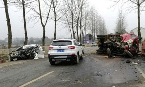 Hiện trường vụ tai nạn ở Hồ Nam, Trung Quốc