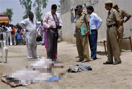 Thi thể thai phụ và chồng bị vứt ngay giữa “thanh thiên bạch nhật” để dân làng chứng kiến.