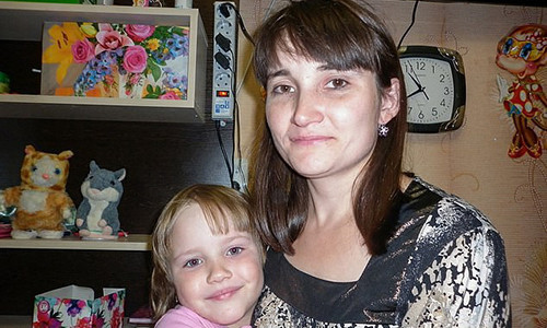 Vo om con nhay lau tu tu ai ngo hai chet ca me