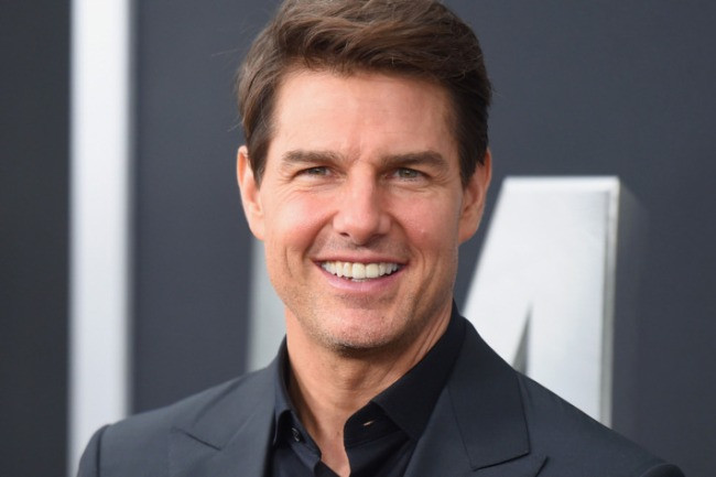 1. Đứng đầu danh sách là nam diễn viên, nhà sản xuất phim nổi tiếng Tom Cruise. Mặc dù sinh năm 1962, nhưng tuổi tác chưa bao giờ là vấn đề với người đàn ông đẹp trai nhất hành tinh này. Vẻ ngoài quyến rũ và nam tính của anh vẫn luôn khiến cho phụ nữ khắp thế giới điên cuồng và mê mẩn. Ngoài ra, anh là diễn viên giàu nhất thế giới.