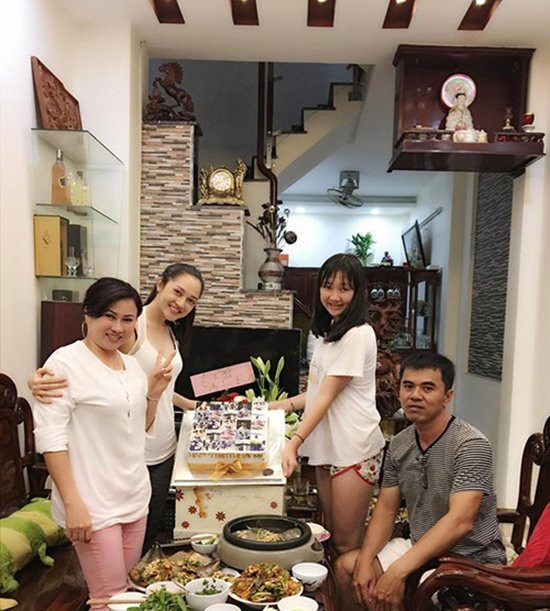 Nhờ lao động chân chính, cuộc sống của Bảo Anh thay đổi không ít. Hình ảnh của cô từ giản dị nay đã trở nên sang chảnh hơn rất nhiều. Ở thời điểm hiện tại, Bảo Anh có nhà đẹp, xe sang. Danh hiệu “công chúa bình dân” cũng dần thay thế bởi váy áo sang trọng lộng lẫy. Bảo Anh còn được biết đến như một “tín đồ” đi du lịch. Cô từng đi nhiều nước trên thế giới từ Đông sang Tây.