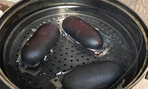 Me tre sau sinh than tho vi tinh hinh 