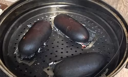 Me tre sau sinh than tho vi tinh hinh 