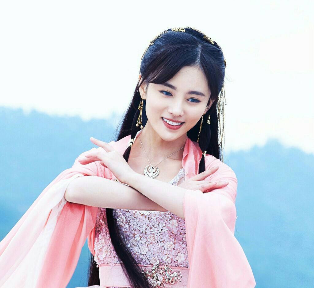 Cúc Tịnh Y uống nhiều nước lọc, nước trà xanh để làm trắng da.