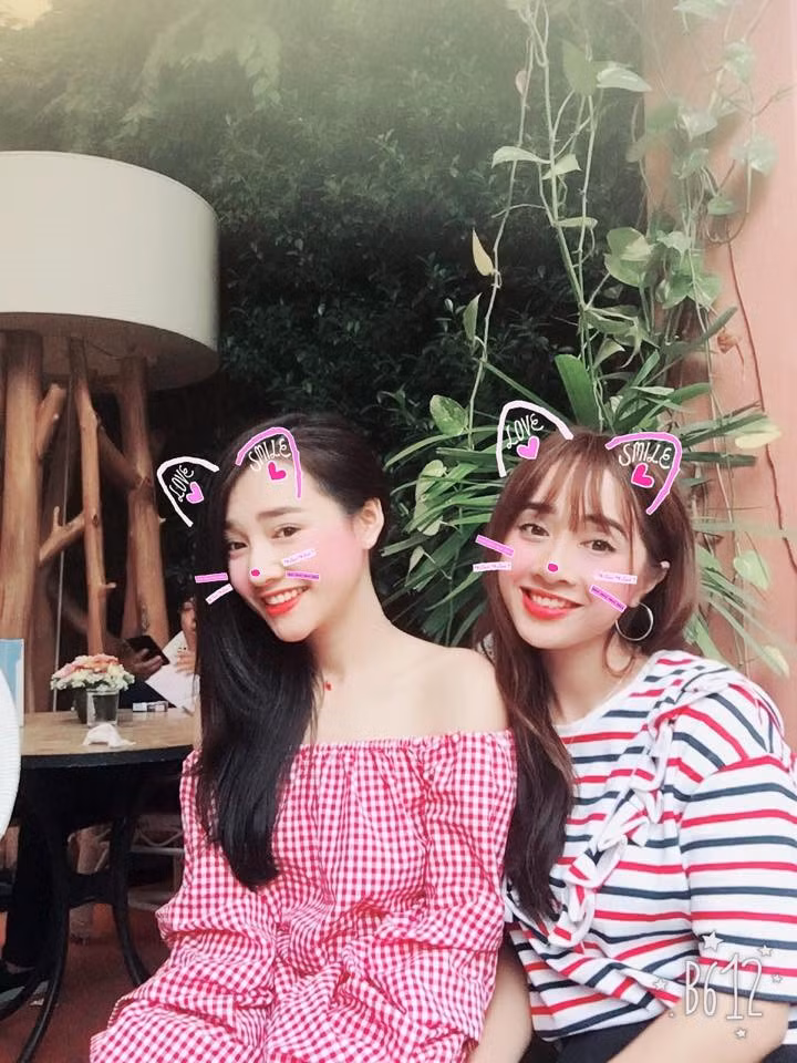 Phương Anh được khán giả biết đến với vai trò người mẫu, diễn viên. Cô nàng từng góp mặt trong các bộ phim như Phía sau tội ác, Sóng gió gia đình, Cỏ dại…