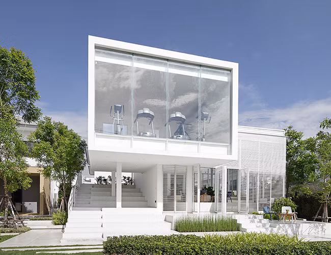 Toàn cảnh ngôi nhà nhìn từ bên ngoài.