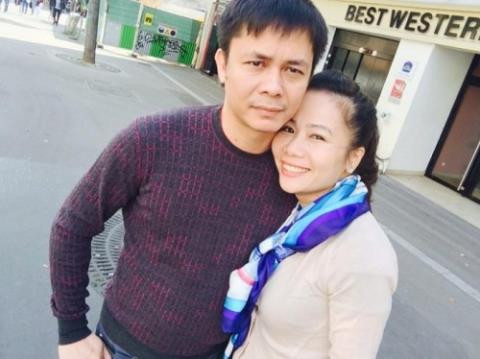 Sở hữu khối tài sản khủng, nên không có gì lạ khi vợ chồng đại gia kim cương (Chu Đăng Khoa và Vân Anh) có không gian sống đáng mơ ước. Là người yêu hoa, thích cuộc sống gần gũi với thiên nhiên nên chị Vân Anh đã trồng rất nhiều loài hoa thơm, cỏ lạ trong biệt thự. Loài hoa vợ đại gia kim cương ưa thích nhất có lẽ là hoa hồng. Ngoài ra, những ngày cận Tết căn hộ của vợ chồng Chu Đăng Khoa còn có thêm đào và quất.