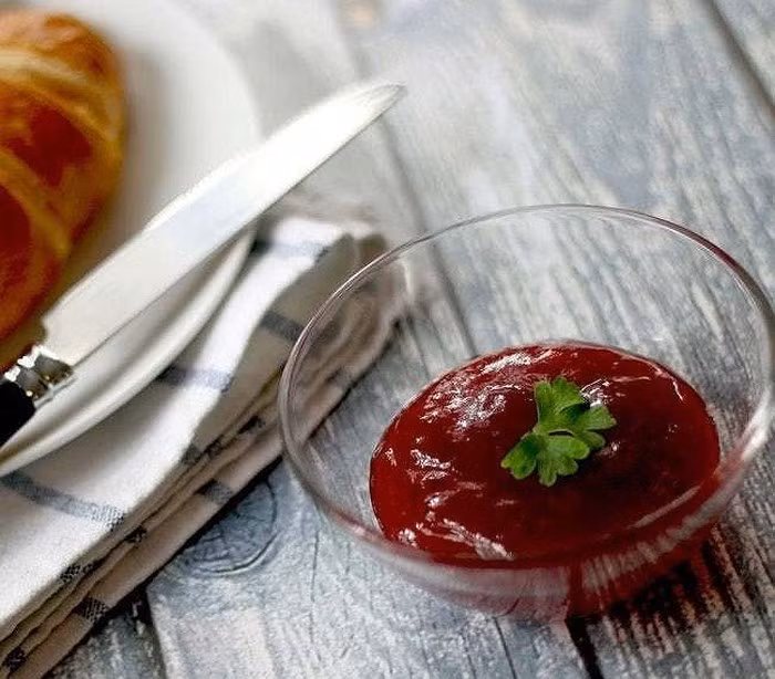 6. Julia Fazekas ở thị trấn Nagyrev, Hungary, đã giúp những người phụ nữ tằng tịu với tù binh ngoại quốc trong Thế chiến 1 giết chồng của họ khi những người này từ mặt trận trở về. Ít nhất 300 người đã chết vì thức ăn có chứa thạch tín do Fazekas bán.